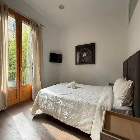 Centric 2 Bedroom Apartment-2